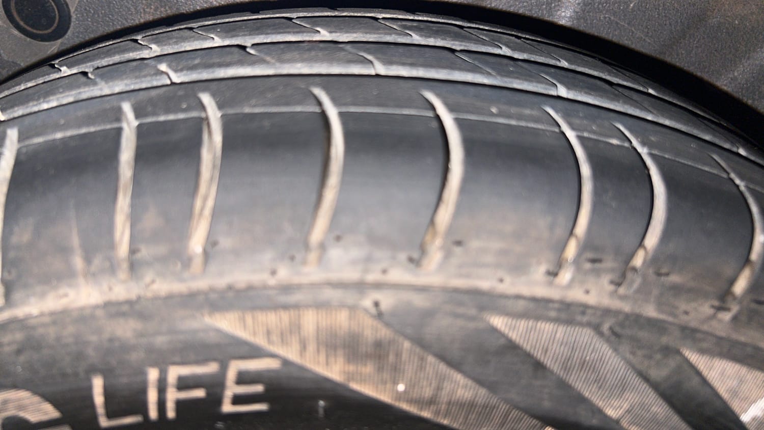 Used 2014 Hyundai i10 Era 1.1 iRDE2 Petrol Manual tyres RIGHT REAR TYRE TREAD VIEW