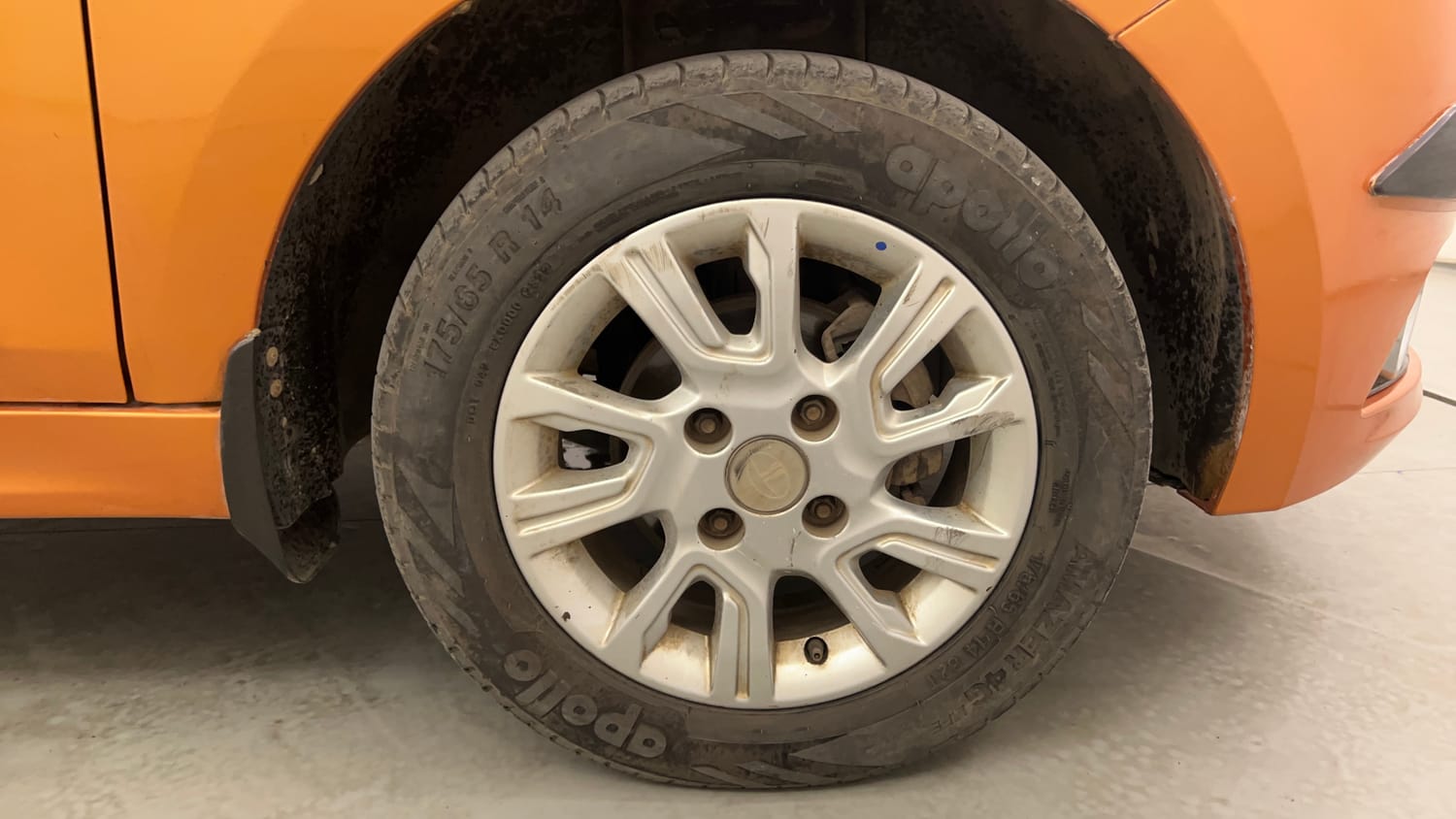 Used 2018 Tata Tiago Revotron XZ Petrol Manual tyres RIGHT FRONT TYRE RIM VIEW