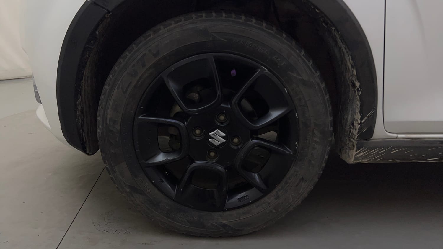 Used 2018 Maruti Suzuki Ignis [2017-2020] Zeta AMT Petrol Dual Tone Petrol Automatic tyres LEFT FRONT TYRE RIM VIEW