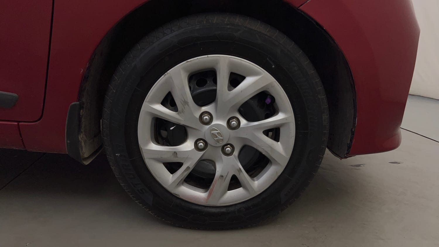Used 2019 Hyundai Grand i10 Sportz 1.2 Kappa VTVT Petrol Manual tyres RIGHT FRONT TYRE RIM VIEW