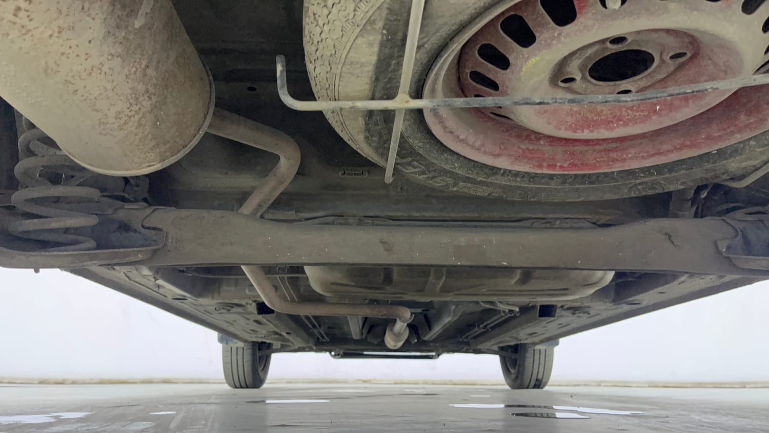 Used 2021 Renault Triber RXZ EASY-R AMT Dual Tone Petrol Automatic extra REAR UNDERBODY VIEW (TAKEN FROM REAR)