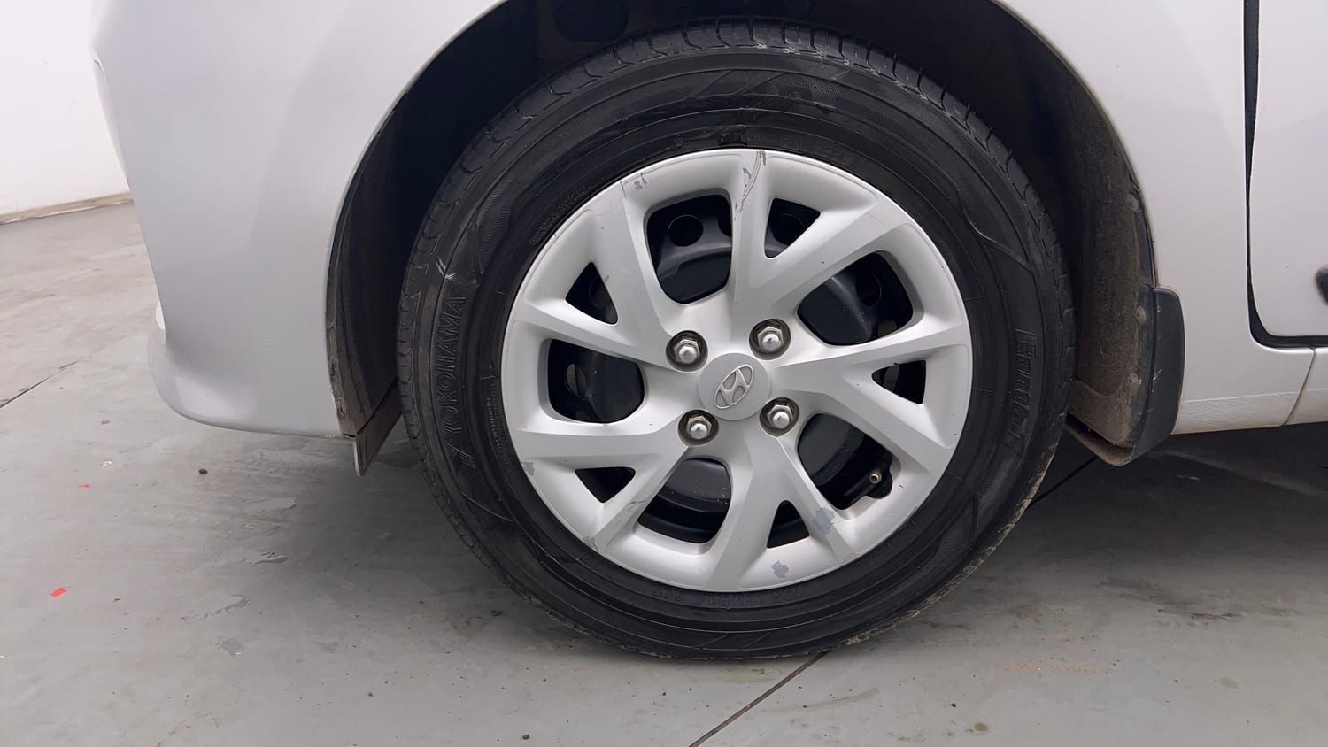 Used 2018 Hyundai Grand i10 Sportz 1.2 Kappa VTVT Petrol Manual tyres LEFT FRONT TYRE RIM VIEW