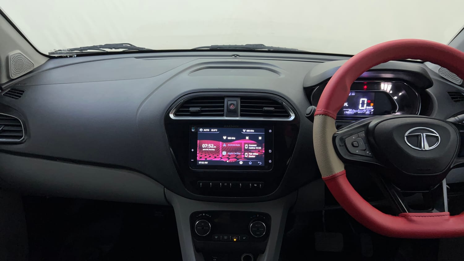 Used 2022 Tata Tiago XZA Plus Petrol Automatic interior MUSIC SYSTEM & AC CONTROL VIEW