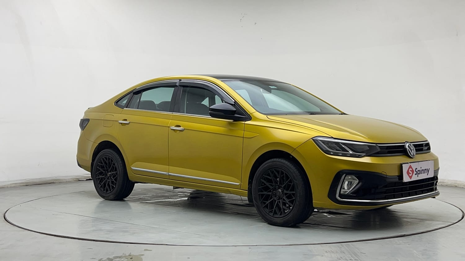 Used 2023 Volkswagen Virtus Highline 1.0 TSI AT Petrol Automatic exterior RIGHT FRONT CORNER VIEW