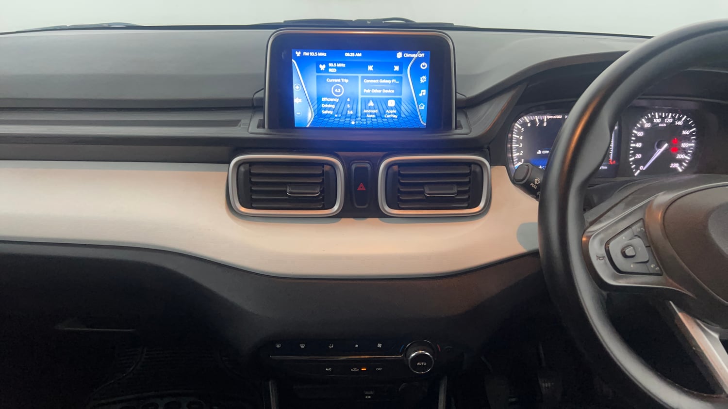 Used 2022 Tata Punch Creative Dual Tone Petrol Manual interior MUSIC SYSTEM & AC CONTROL VIEW