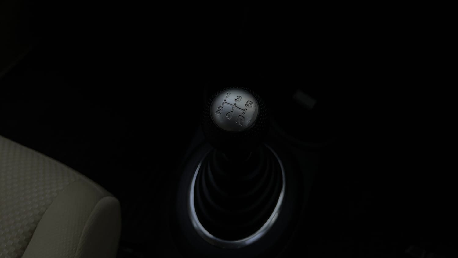 Used 2013 Honda Brio S MT Petrol Manual interior GEAR  KNOB VIEW