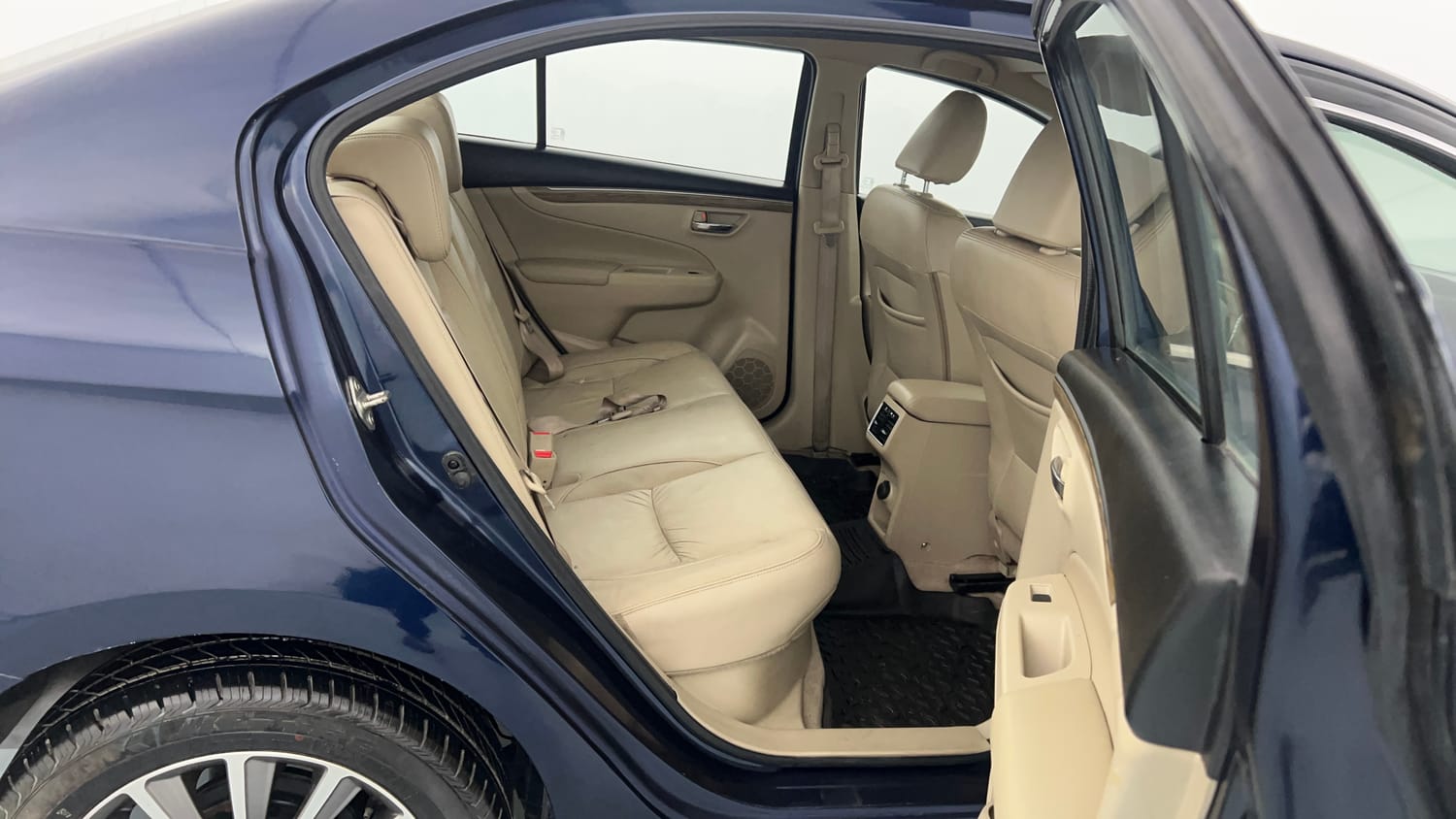 Used 2023 Maruti Suzuki Ciaz Alpha 1.5 Petrol Manual interior RIGHT SIDE REAR DOOR CABIN VIEW