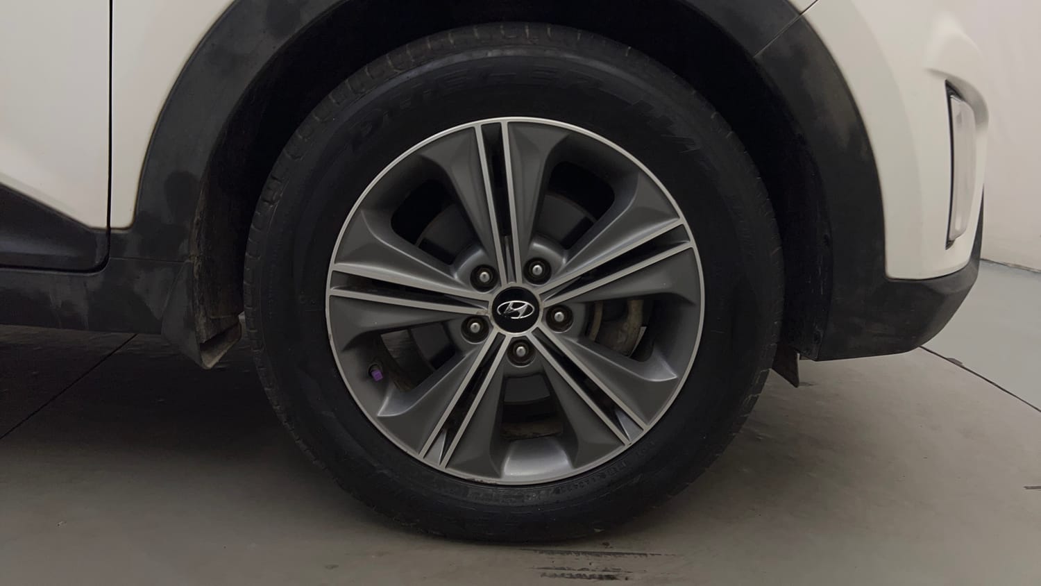 Used 2016 Hyundai Creta 1.6 SX Plus AT Petrol Petrol Automatic tyres RIGHT FRONT TYRE RIM VIEW