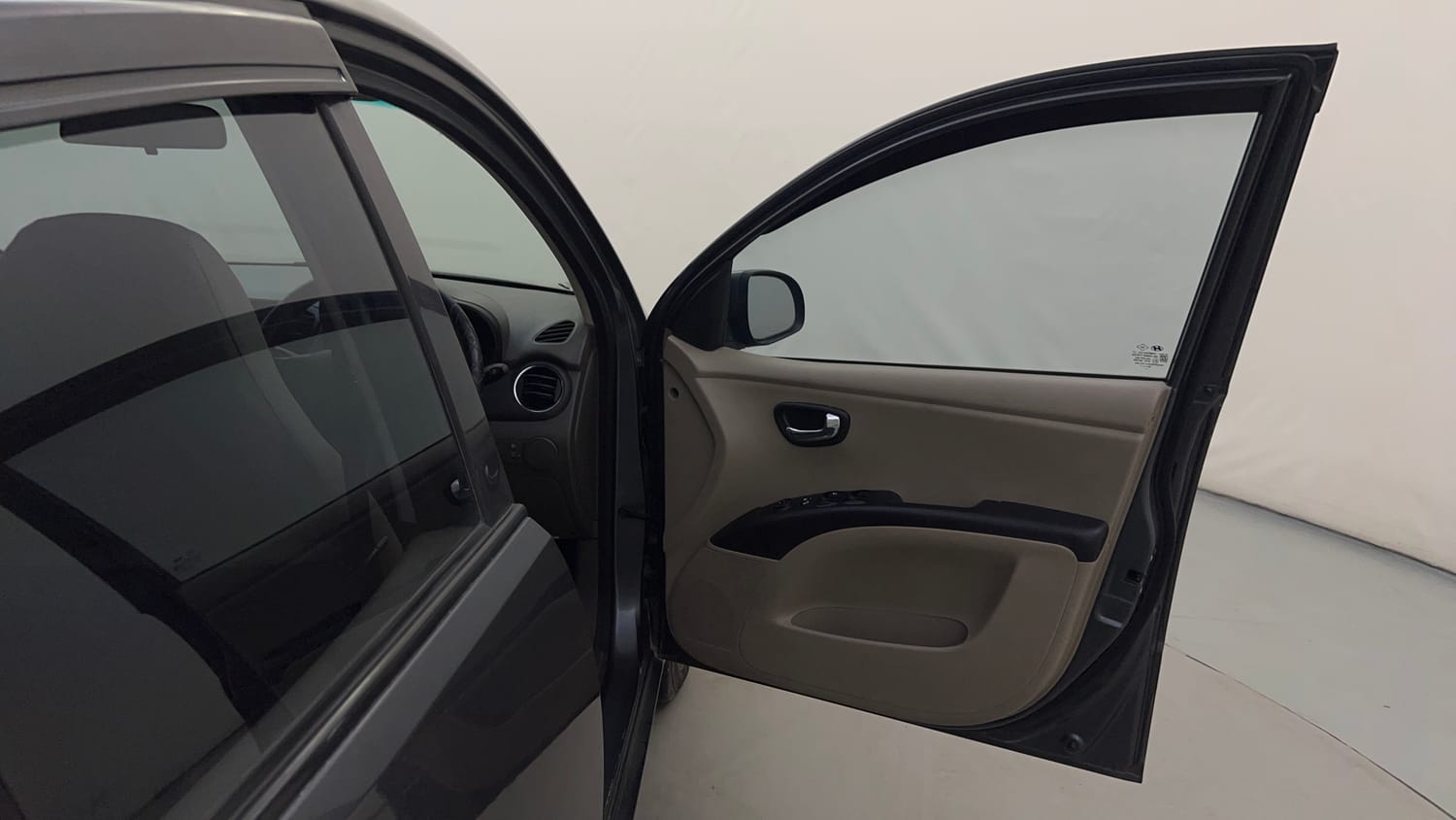 Used 2013 Hyundai i10 Magna 1.2 Kappa2 Petrol Manual interior RIGHT FRONT DOOR OPEN VIEW