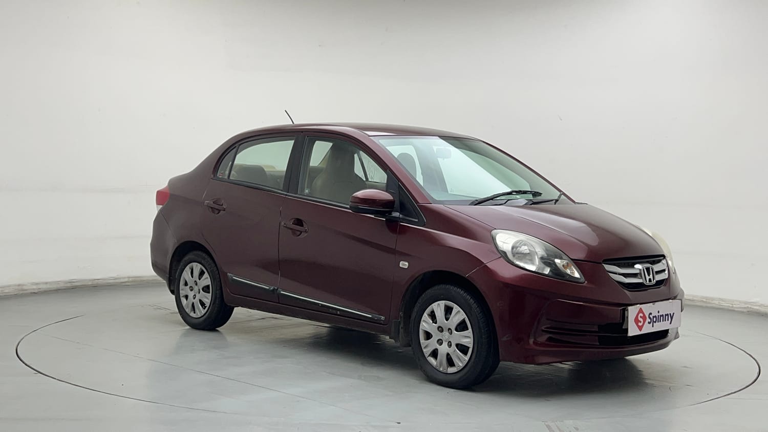 Used 2015 Honda Amaze 1.2 S i-VTEC Petrol Manual exterior RIGHT FRONT CORNER VIEW