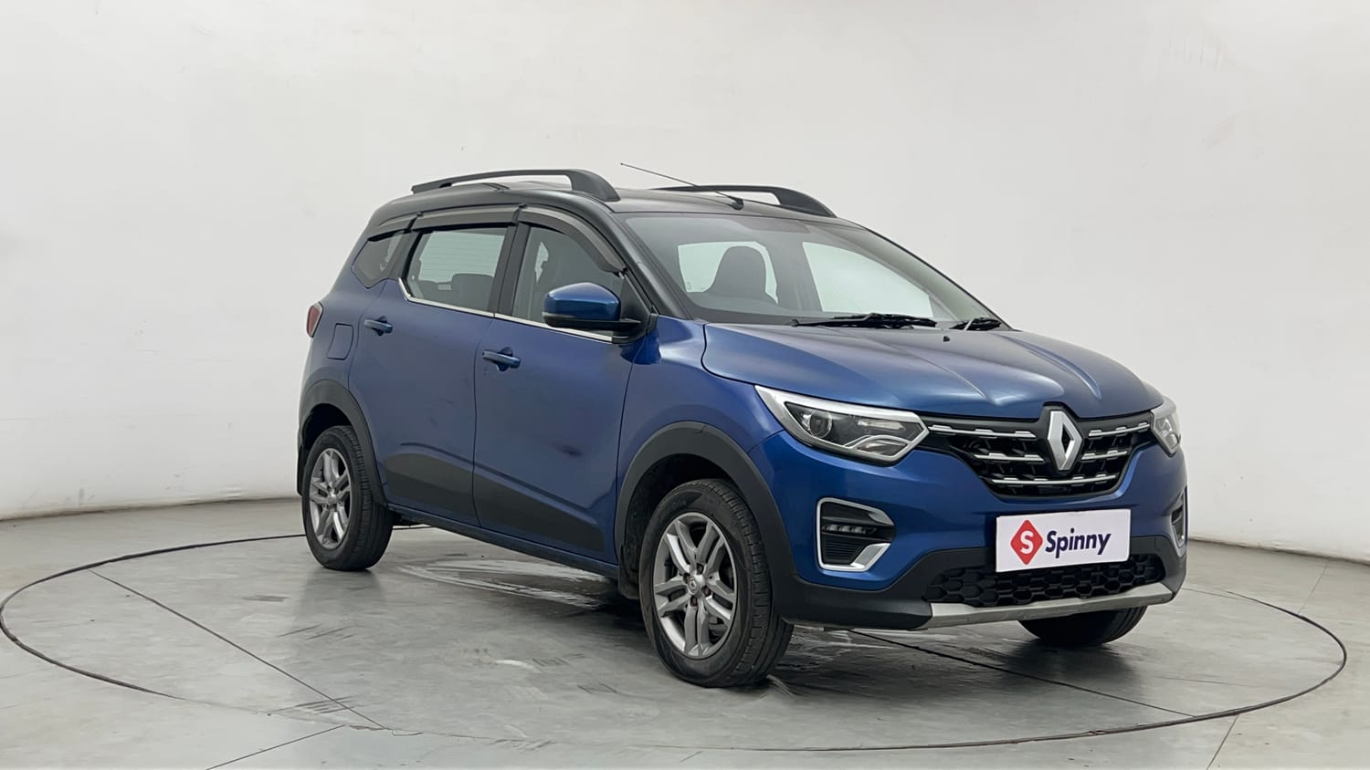 Used 2022 Renault Triber RXZ Dual Tone Petrol Manual exterior RIGHT FRONT CORNER VIEW