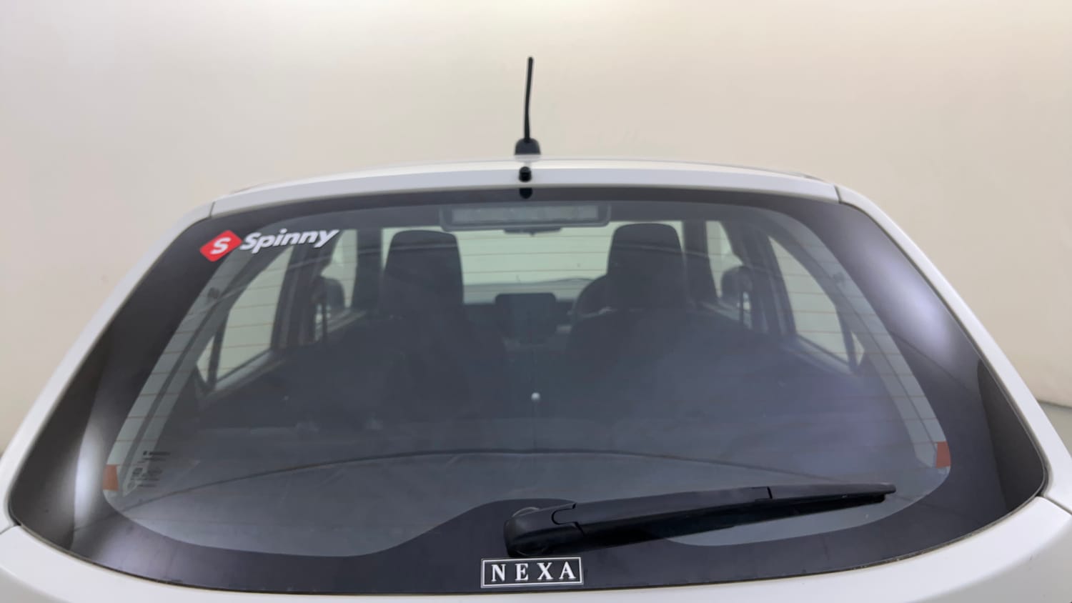 Used 2018 Maruti Suzuki Ignis [2017-2020] Zeta AMT Petrol Dual Tone Petrol Automatic top_features Rear defogger