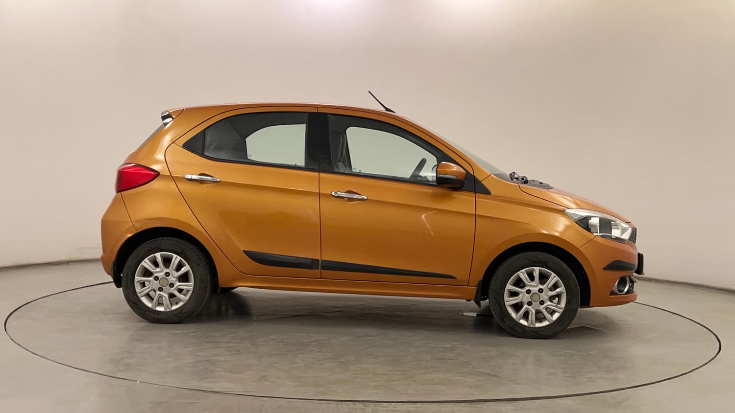 Used 2018 Tata Tiago Revotron XZ Petrol Manual exterior RIGHT SIDE VIEW