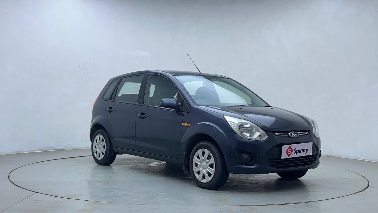 Used 2013 Ford Figo Duratec Petrol ZXI 1.2 Petrol Manual exterior RIGHT FRONT CORNER VIEW