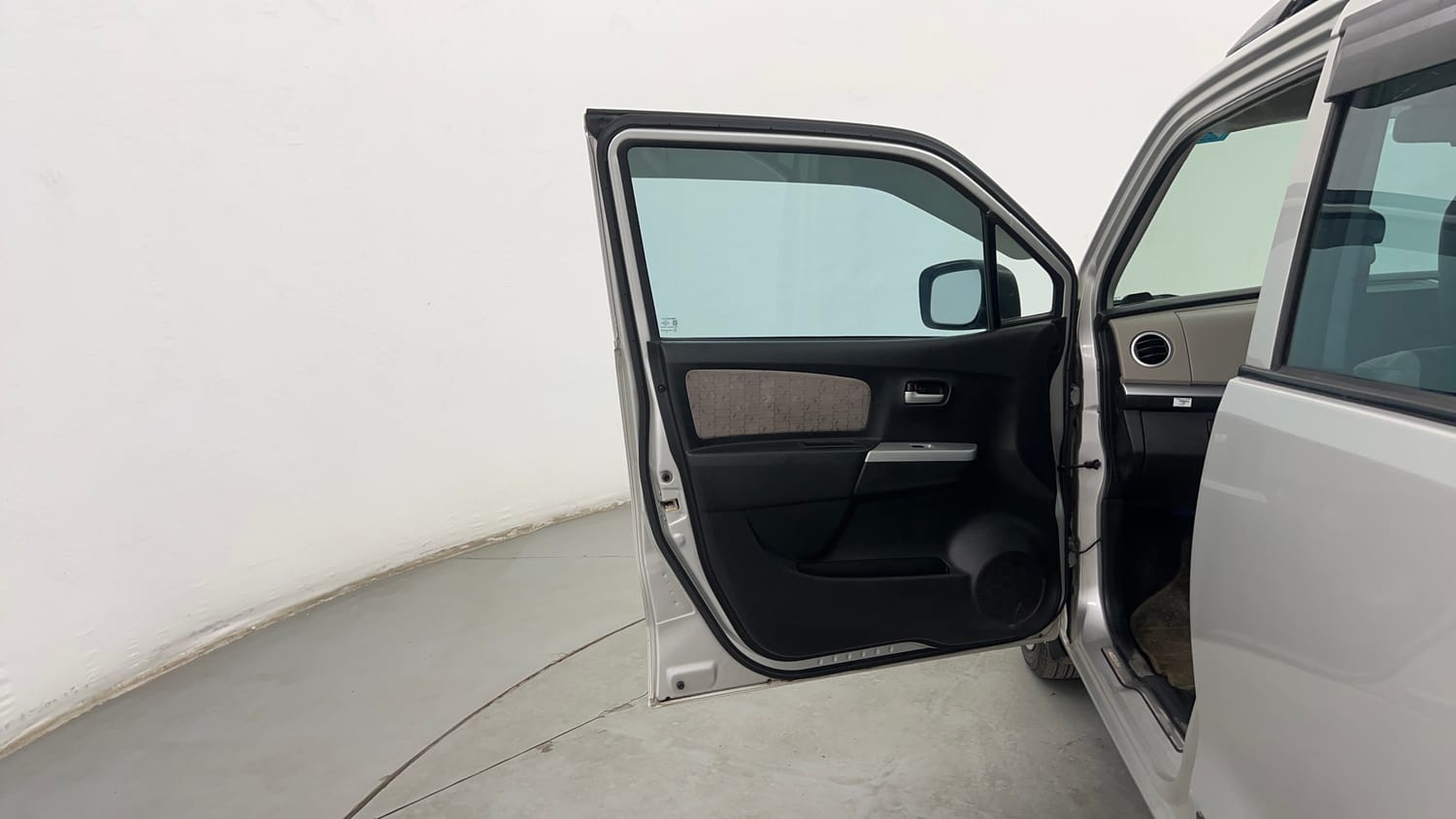 Used 2016 Maruti Suzuki Wagon R 1.0 VXI AMT Petrol Automatic interior LEFT FRONT DOOR OPEN VIEW