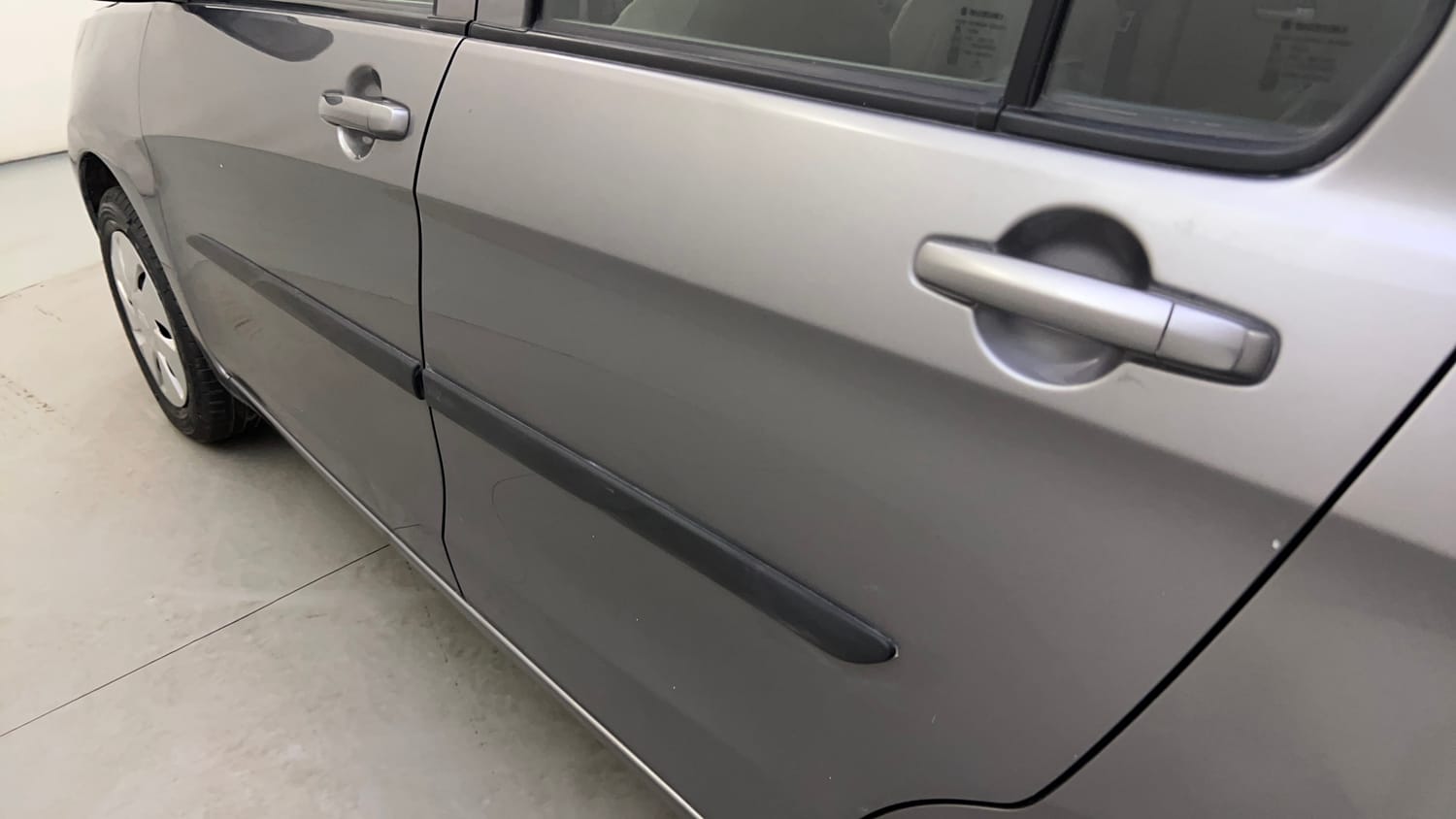 Used 2016 Maruti Suzuki Celerio ZXi AMT Petrol Automatic dents MINOR DENT