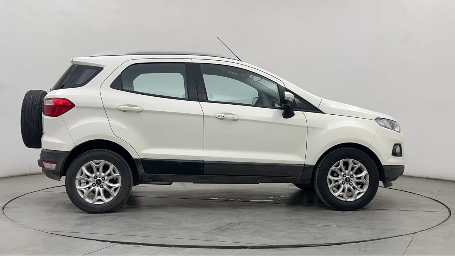 Used 2016 Ford EcoSport Titanium 1.5L Ti-VCT AT Petrol Automatic exterior RIGHT SIDE VIEW