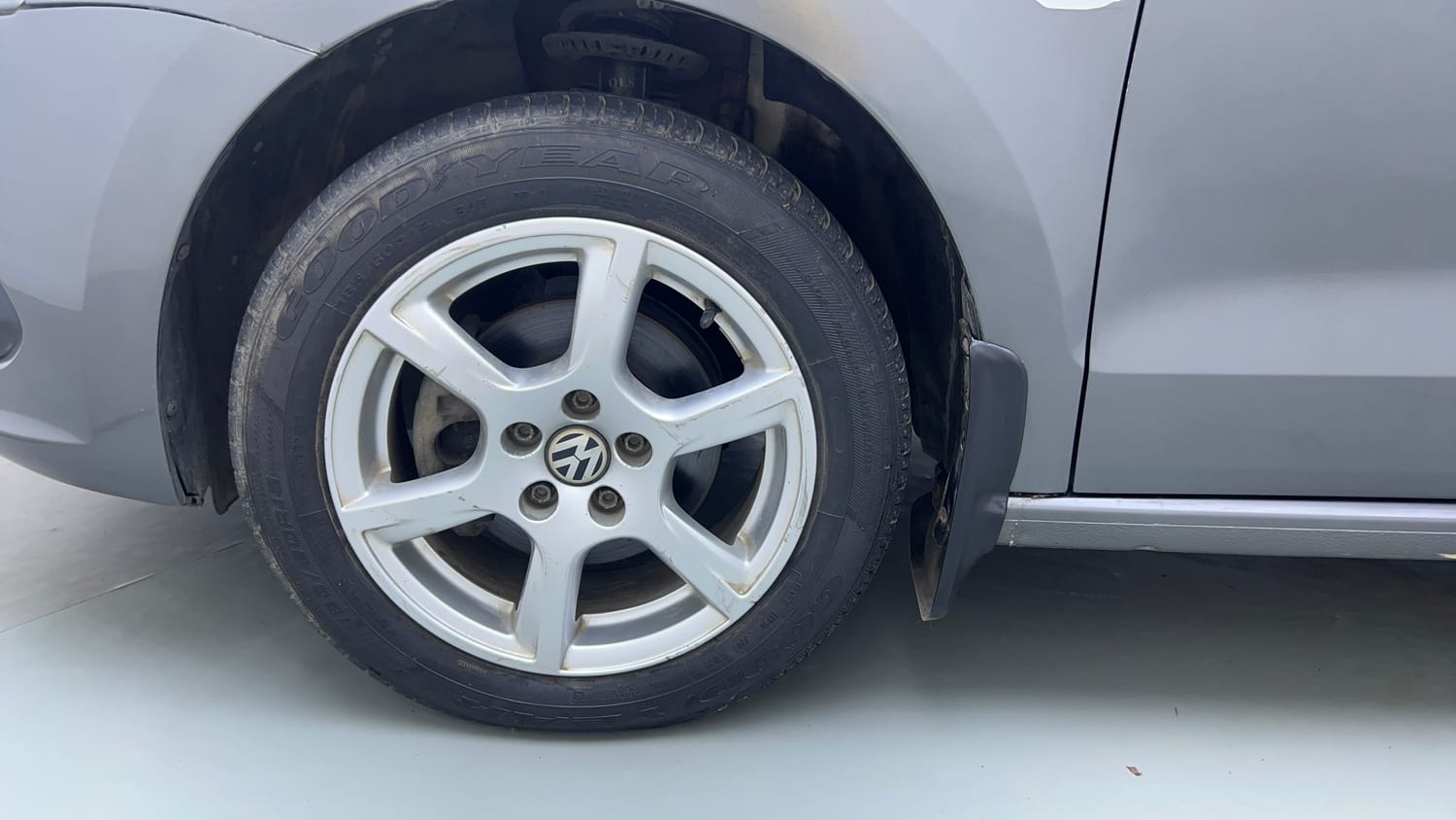 Used 2013 Volkswagen Vento Highline Petrol Petrol Manual tyres LEFT FRONT TYRE RIM VIEW