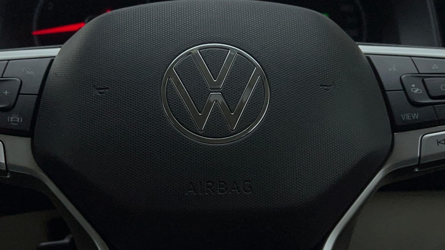 Used 2023 Volkswagen Virtus Highline 1.0 TSI AT Petrol Automatic top_features Airbags