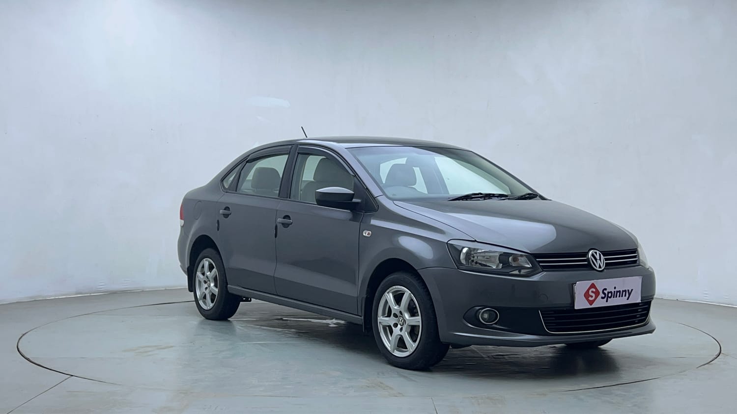 Used 2013 Volkswagen Vento Highline Petrol Petrol Manual exterior RIGHT FRONT CORNER VIEW