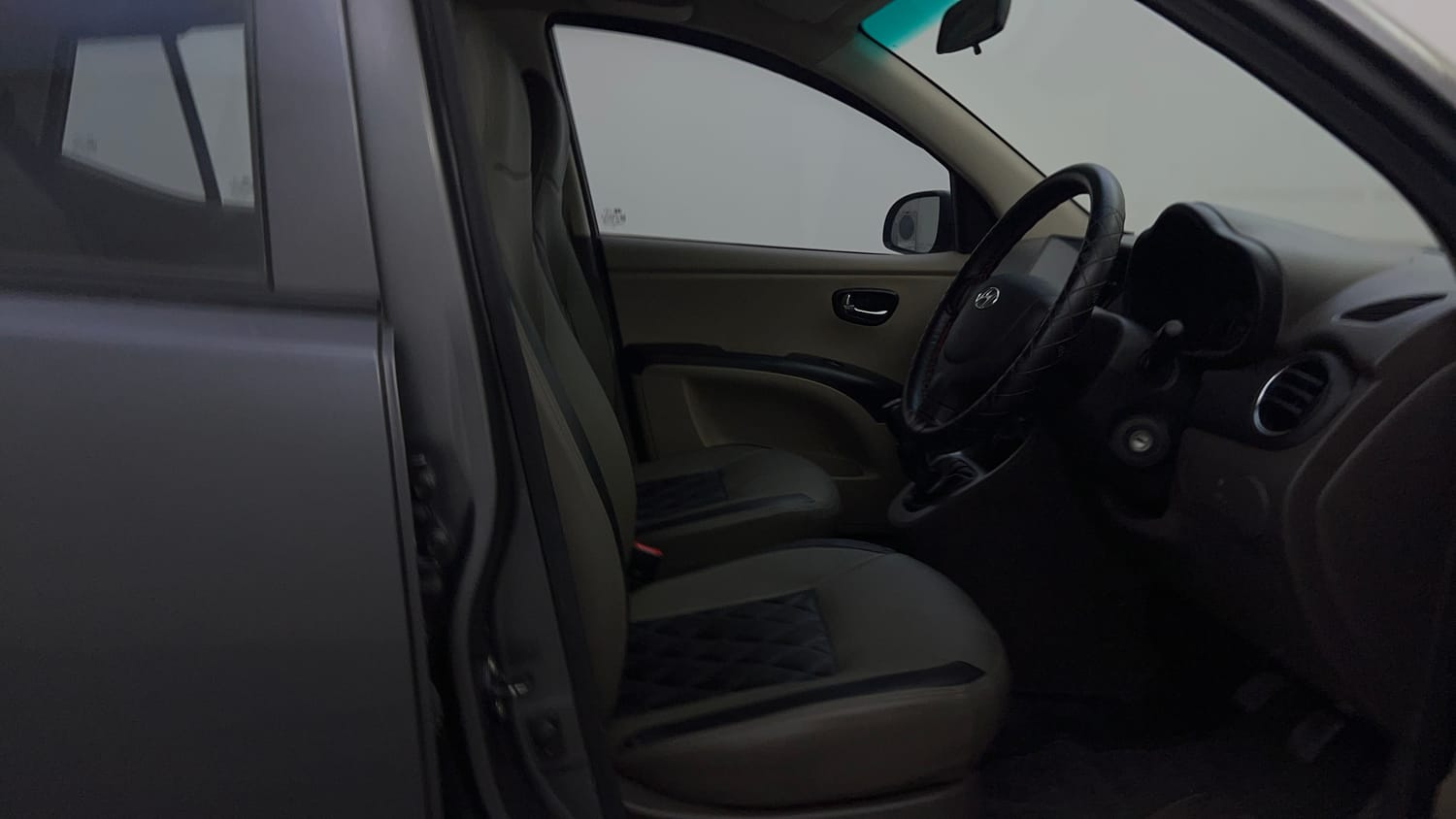 Used 2013 Hyundai i10 Magna 1.2 Kappa2 Petrol Manual interior RIGHT SIDE FRONT DOOR CABIN VIEW