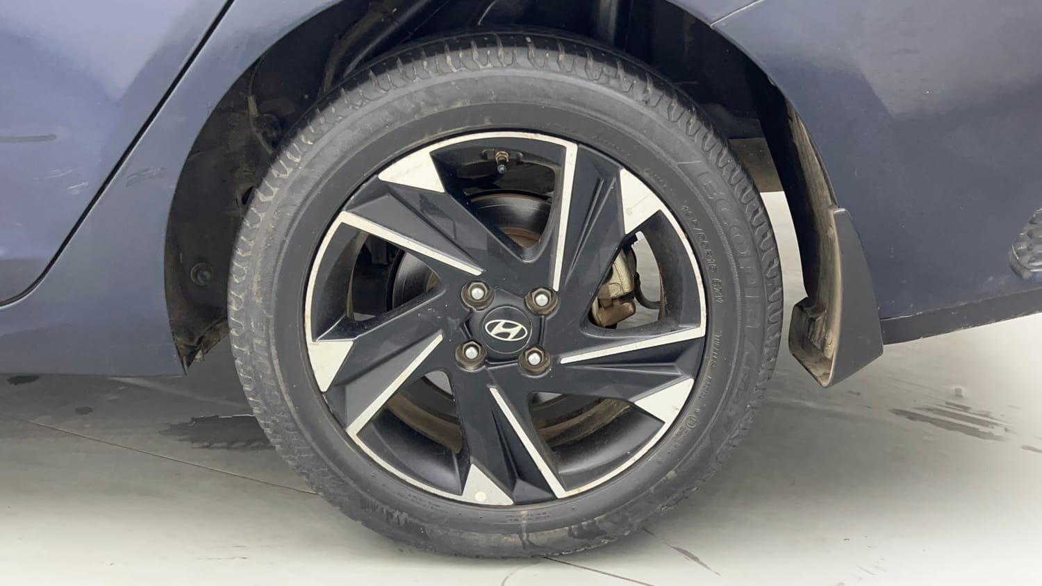 Used 2021 Hyundai Verna SX (O) 1.0 Turbo DCT Petrol Automatic tyres LEFT REAR TYRE RIM VIEW
