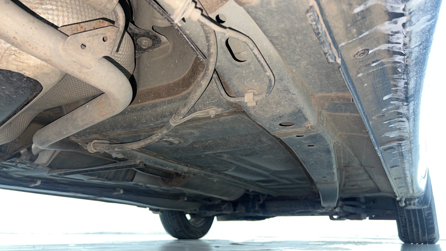 Used 2019 Maruti Suzuki Swift ZXi Plus AMT Petrol Automatic extra REAR RIGHT UNDERBODY VIEW