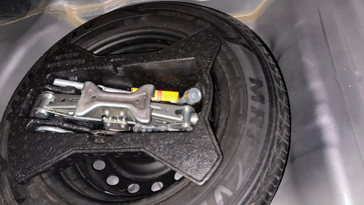 Used 2016 Maruti Suzuki Celerio ZXi AMT Petrol Automatic tyres SPARE TYRE VIEW