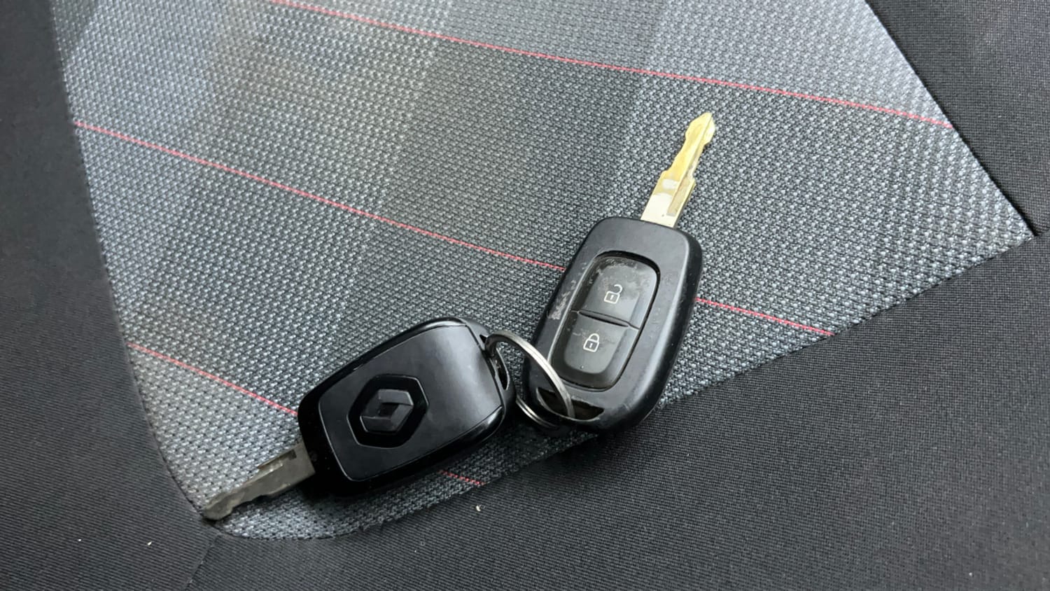 Used 2021 Renault Kwid RXT 1.0 Opt Petrol Manual extra CAR KEY VIEW