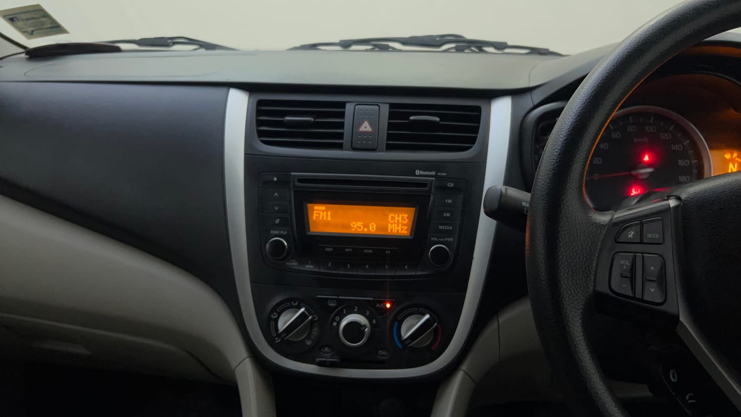 Used 2016 Maruti Suzuki Celerio ZXi AMT Petrol Automatic top_features Integrated (in-dash) music system