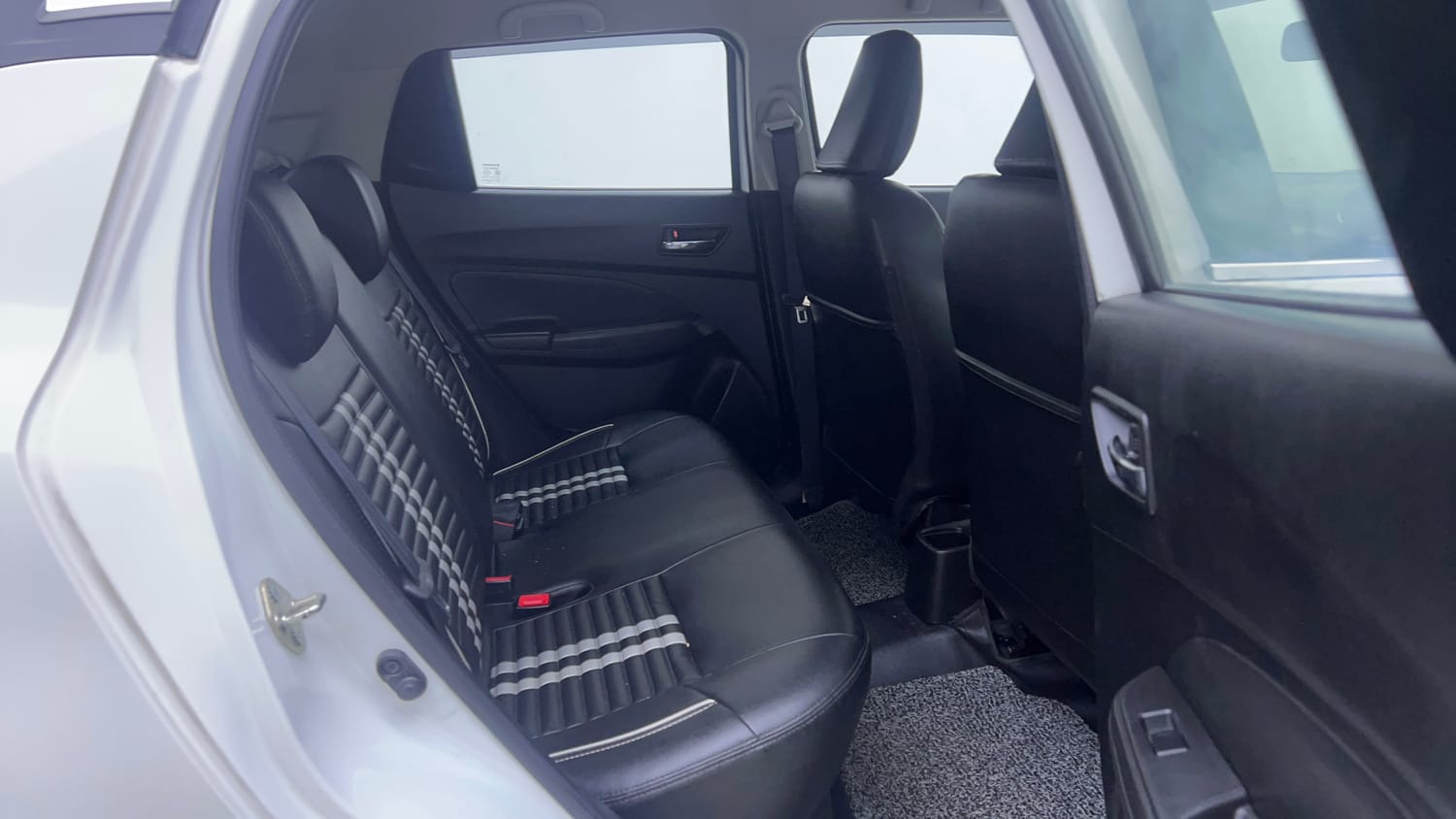 Used 2020 Maruti Suzuki Swift ZXi AMT Petrol Automatic interior RIGHT SIDE REAR DOOR CABIN VIEW
