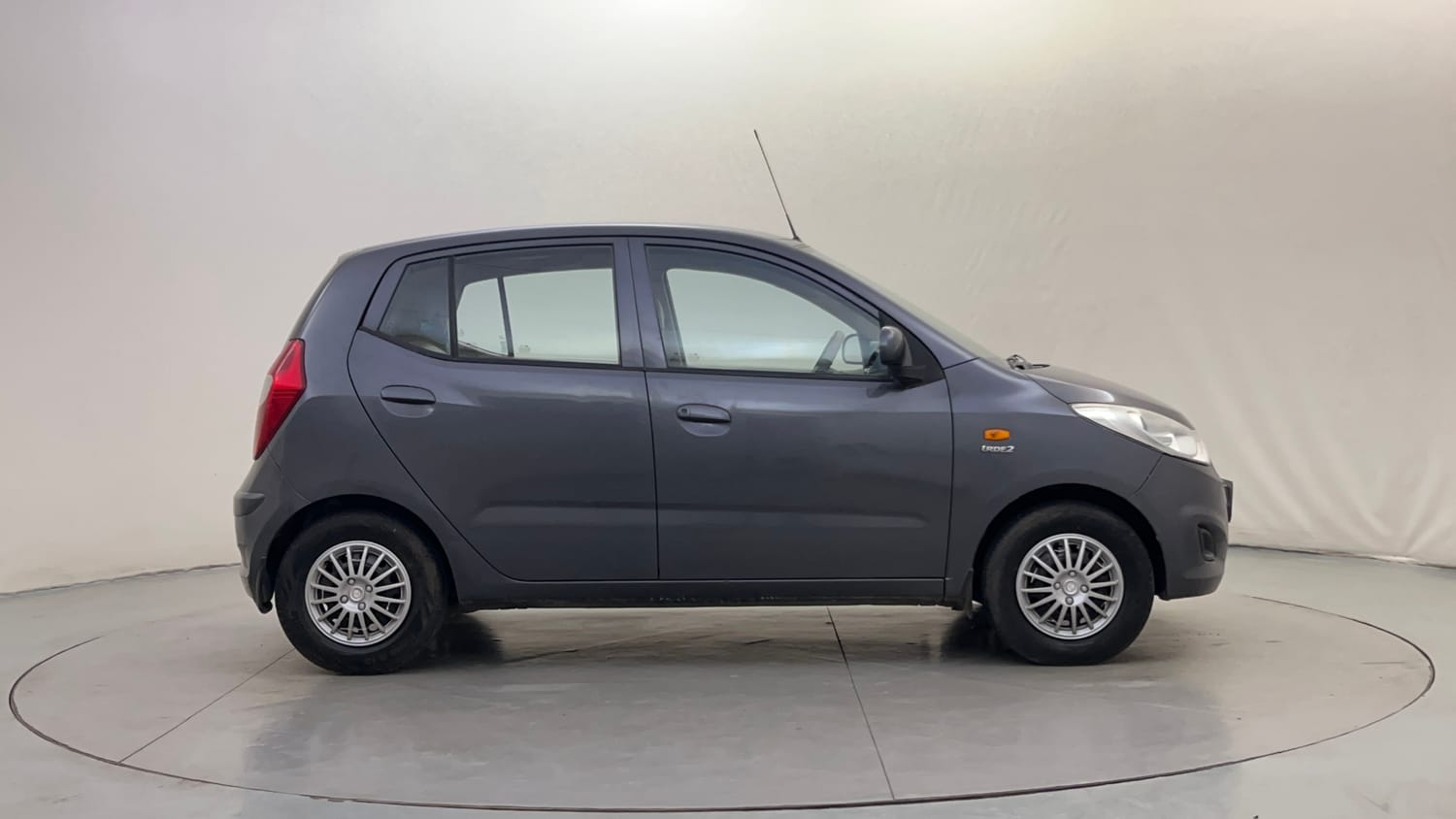 Used 2014 Hyundai i10 Era 1.1 iRDE2 Petrol Manual exterior RIGHT SIDE VIEW