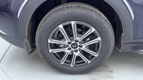Used 2024 Mahindra XUV700 AX7 Luxury Pack Petrol AT 7 STR Petrol Automatic tyres RIGHT REAR TYRE RIM VIEW