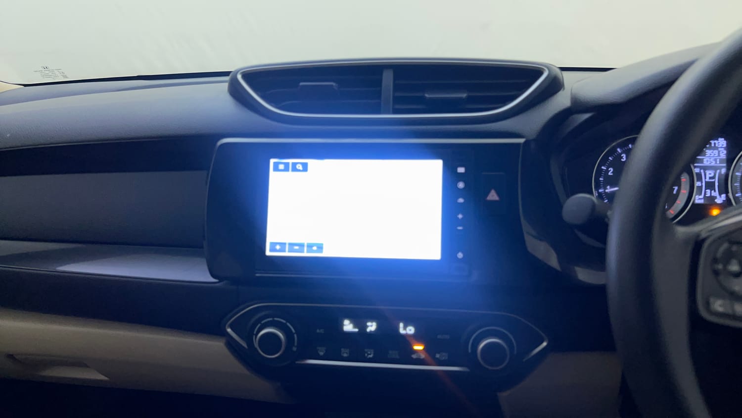 Used 2019 Honda Amaze 1.2 VX CVT Petrol Petrol Automatic top_features Touch screen infotainment system