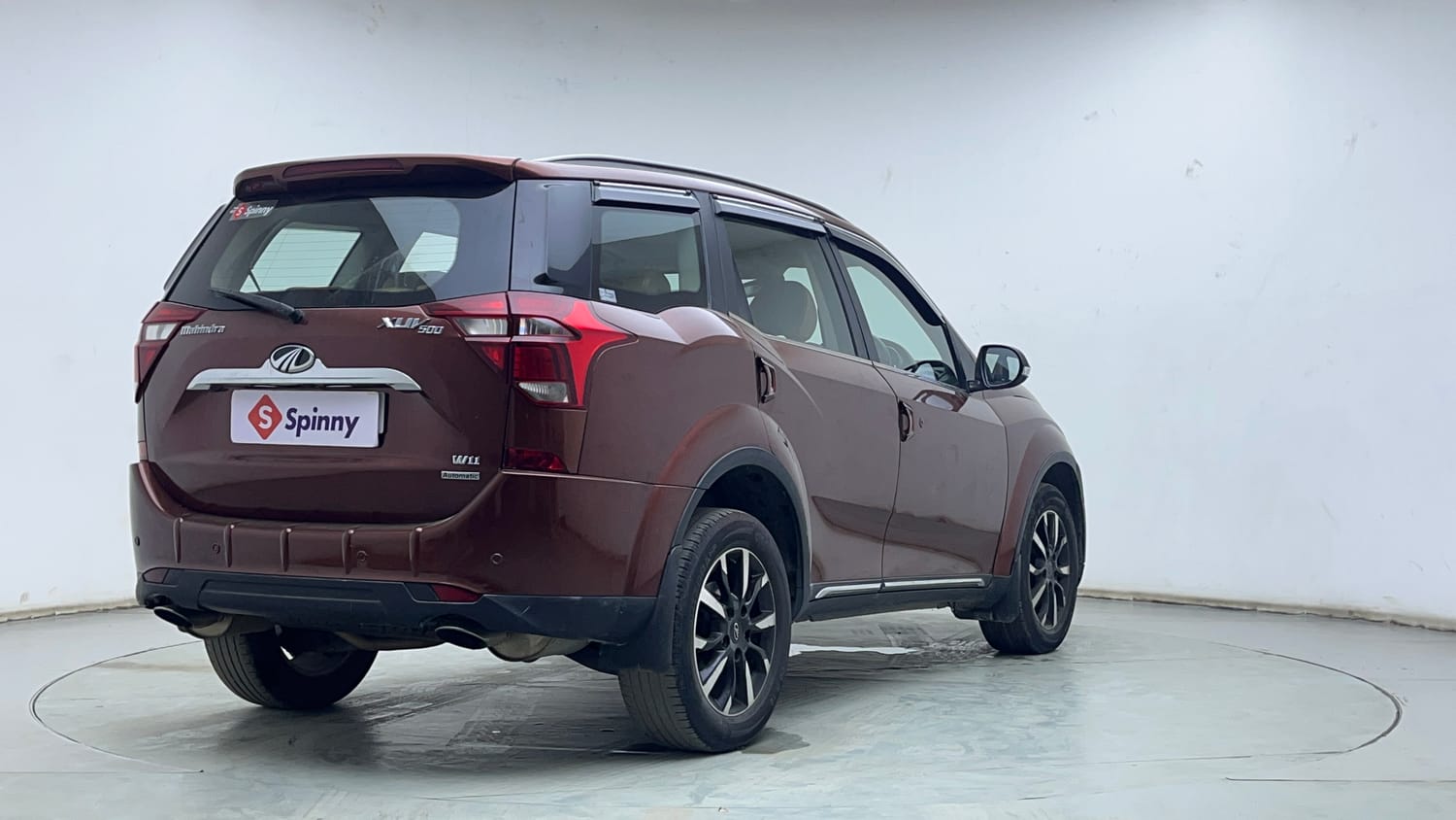 Used 2018 Mahindra XUV500 W11 AT Diesel Automatic exterior RIGHT REAR CORNER VIEW