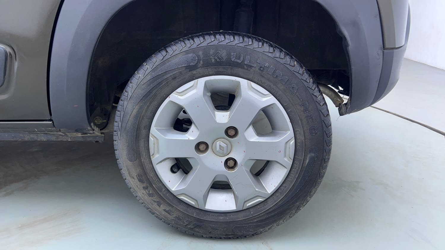 Used 2018 Renault Kwid CLIMBER 1.0 Petrol Manual tyres LEFT REAR TYRE RIM VIEW