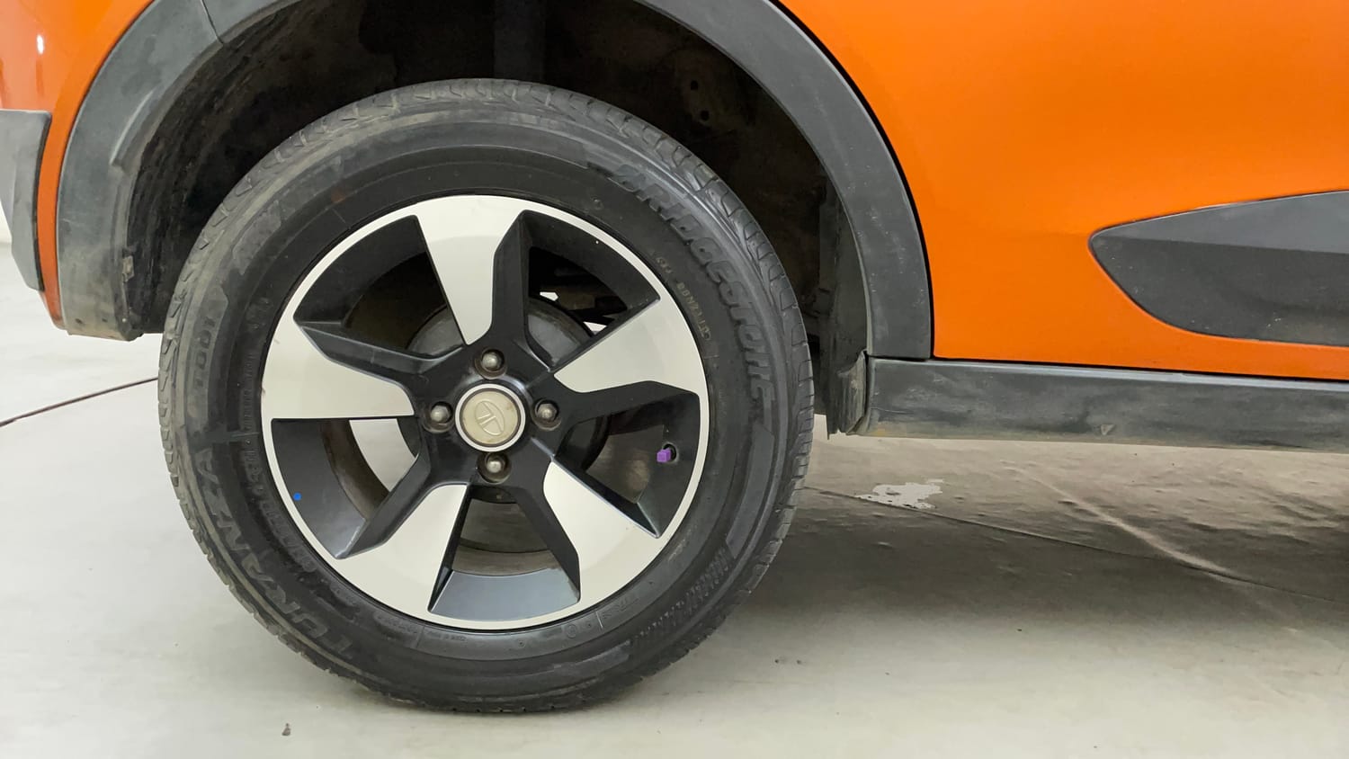 Used 2018 Tata Nexon XZ Plus Petrol Manual tyres RIGHT REAR TYRE RIM VIEW