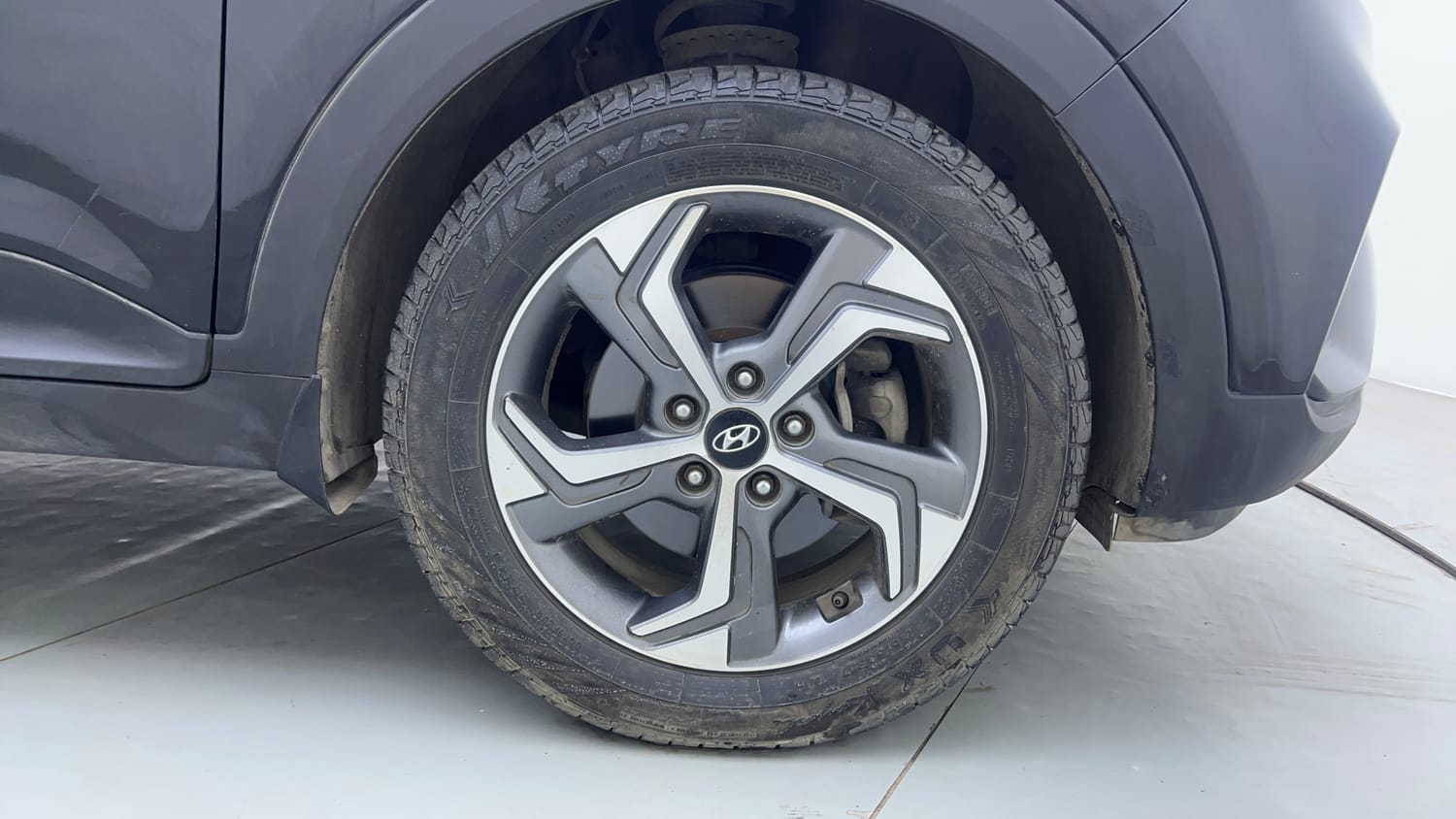 Used 2019 Hyundai Creta SX 1.6 AT Petrol Petrol Automatic tyres RIGHT FRONT TYRE RIM VIEW