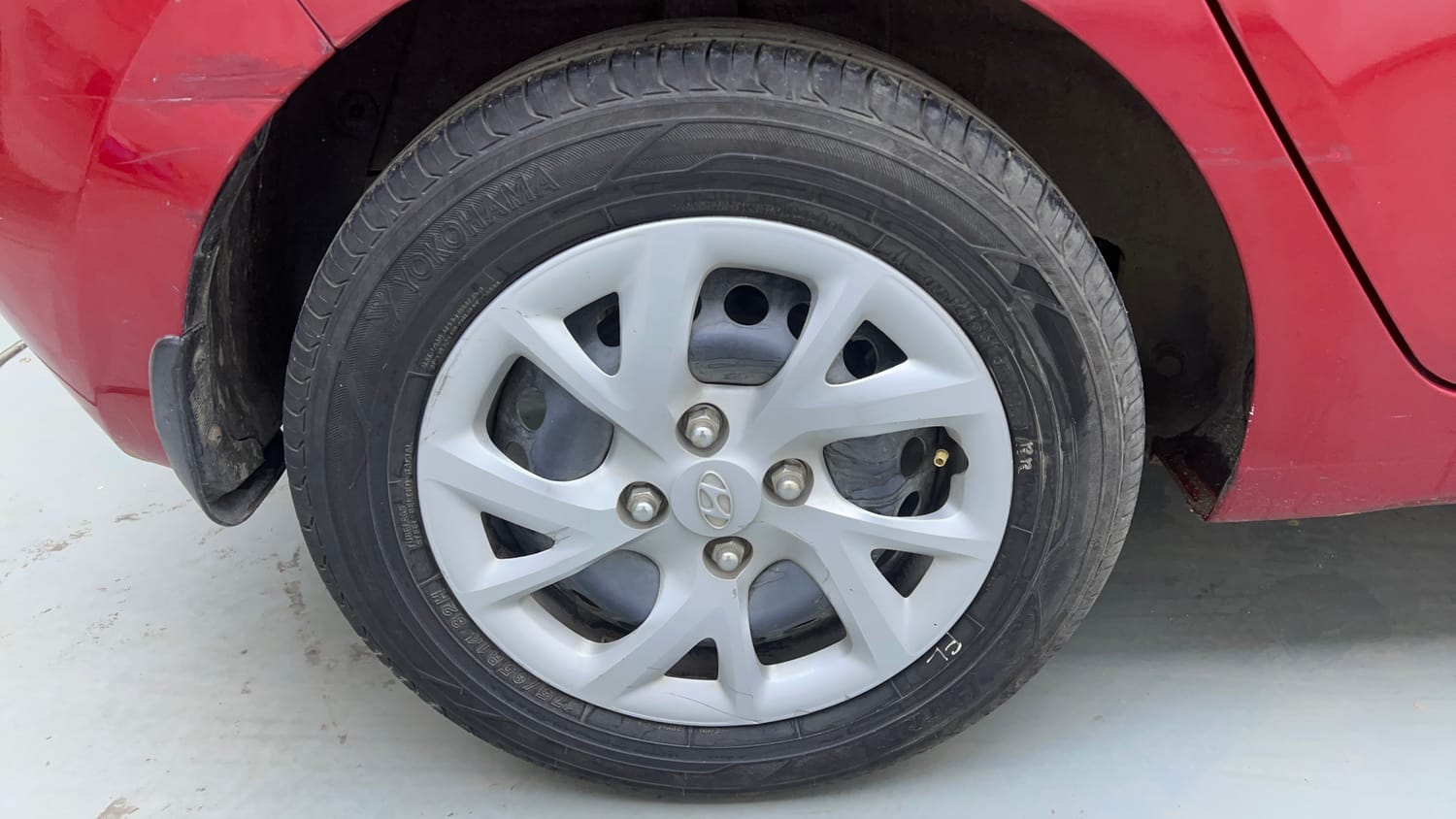 Used 2019 Hyundai Grand i10 Sportz 1.2 Kappa VTVT Petrol Manual tyres RIGHT REAR TYRE RIM VIEW