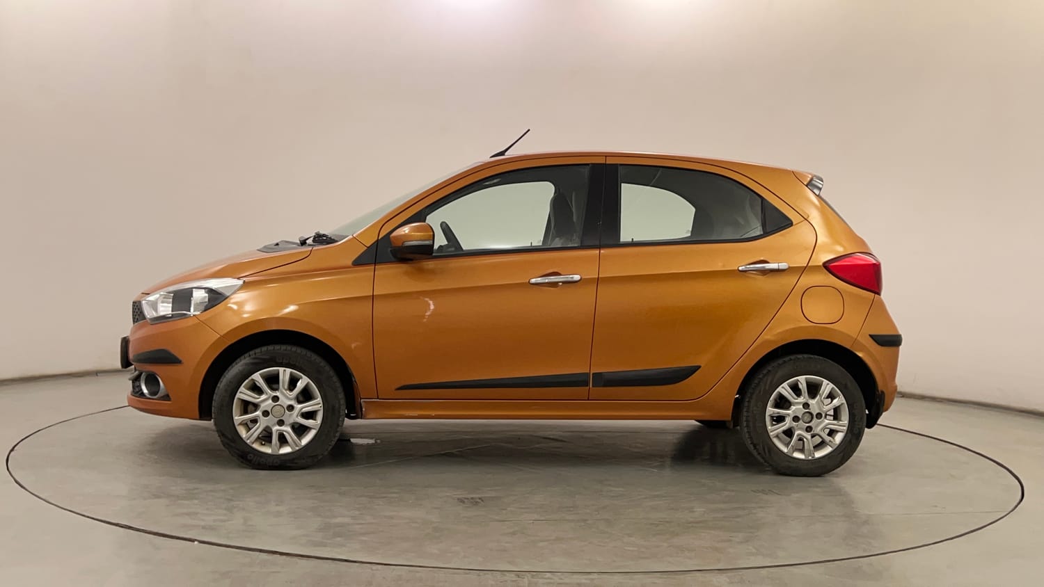 Used 2018 Tata Tiago Revotron XZ Petrol Manual exterior LEFT SIDE VIEW