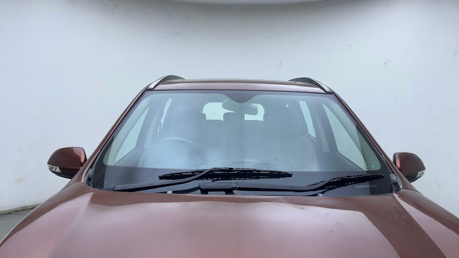 Used 2018 Mahindra XUV500 W11 AT Diesel Automatic exterior FRONT WINDSHIELD VIEW