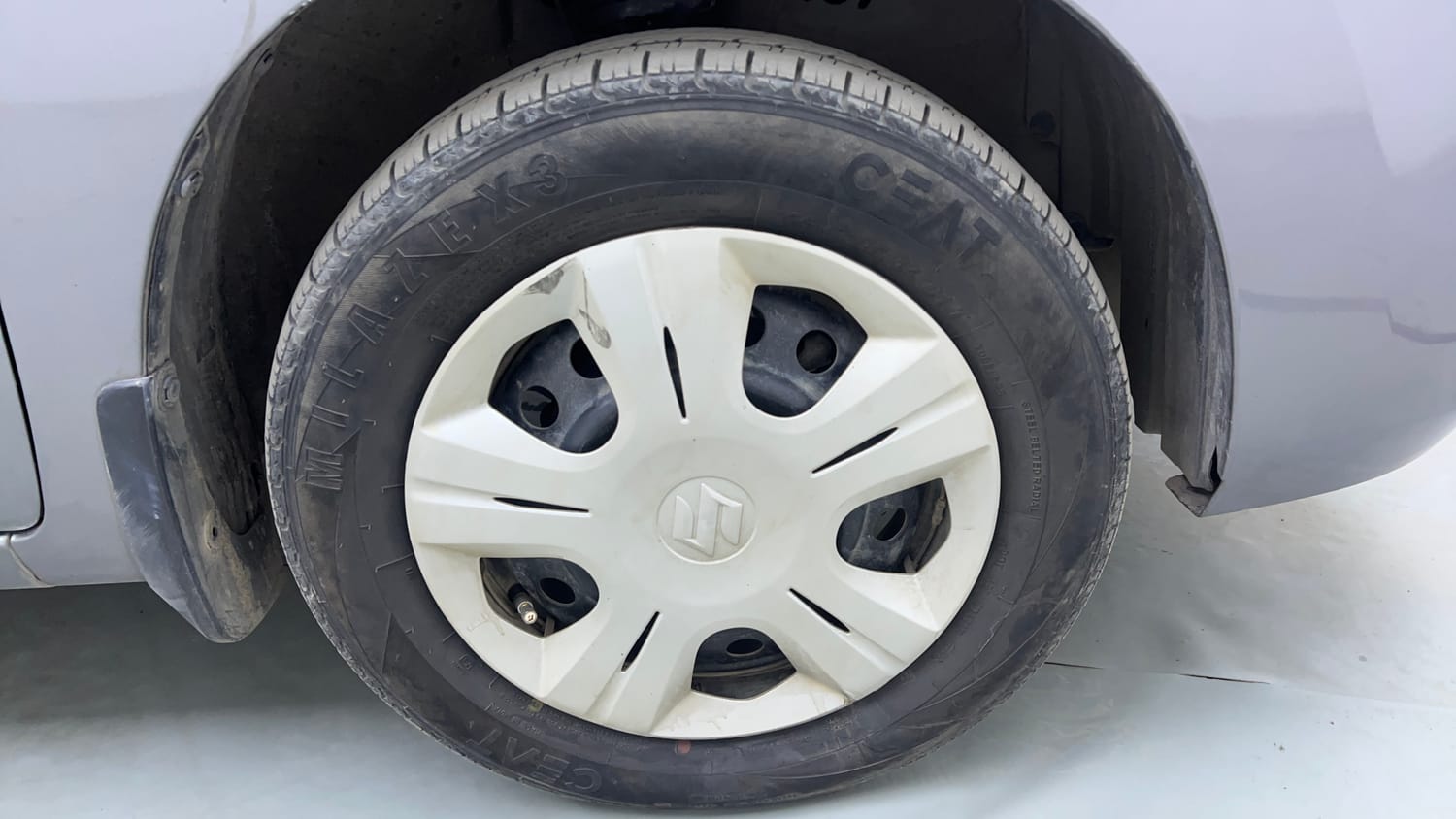 Used 2017 Maruti Suzuki Wagon R 1.0 VXI AMT Petrol Automatic tyres RIGHT FRONT TYRE RIM VIEW