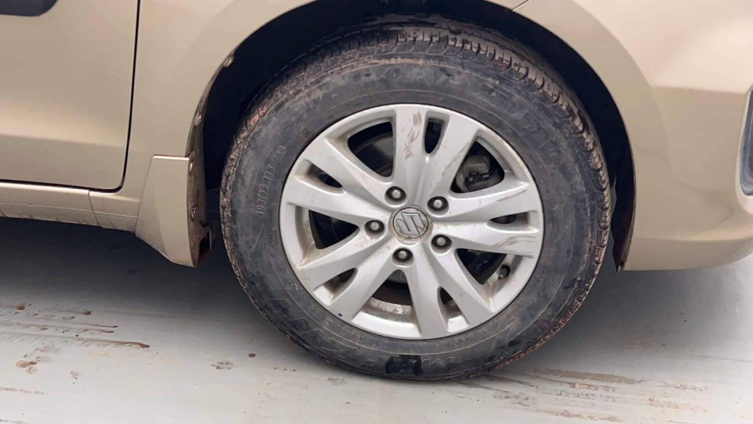 Used 2016 Maruti Suzuki Ertiga ZXI Petrol Manual tyres RIGHT FRONT TYRE RIM VIEW