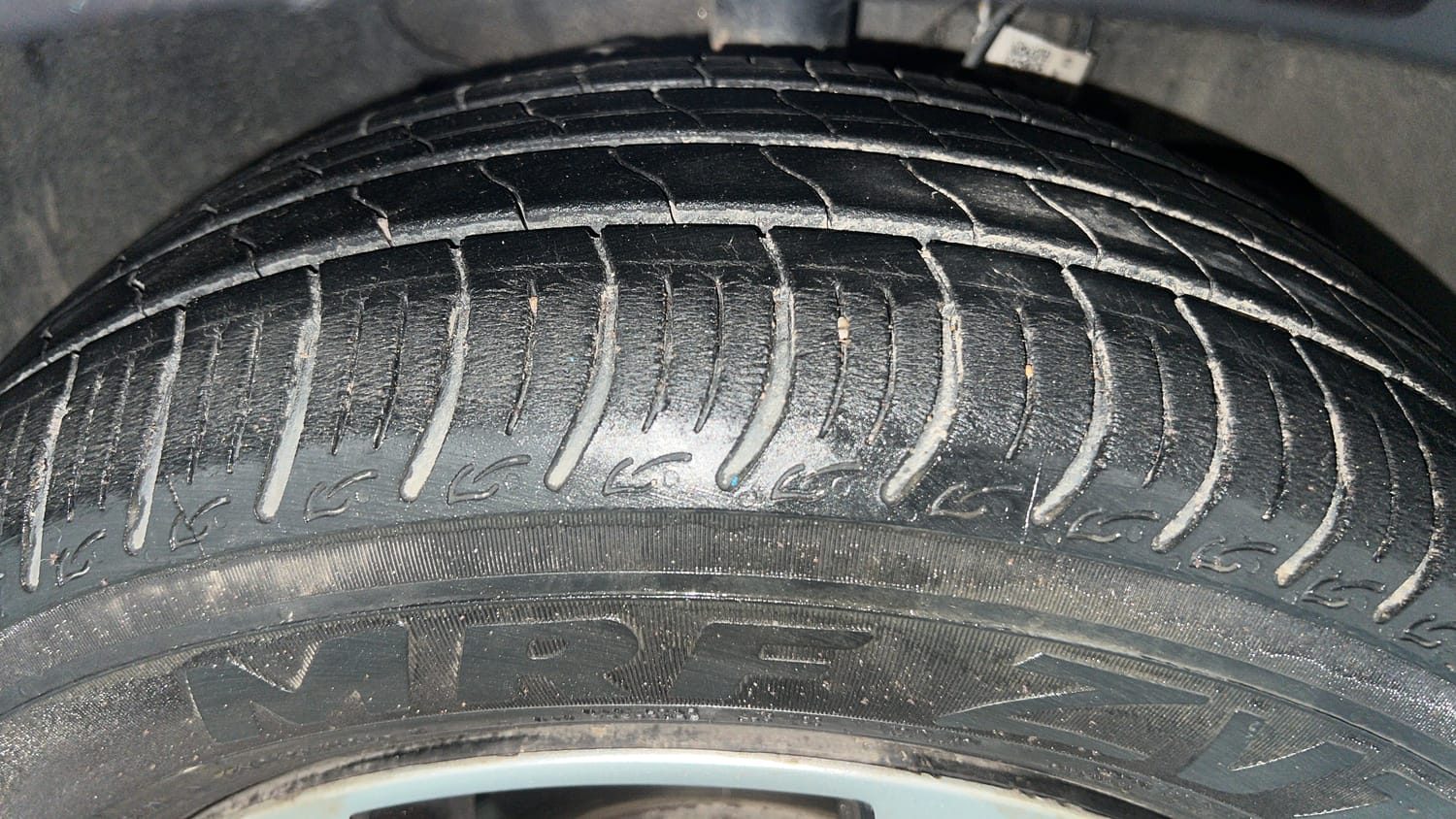 Used 2023 Tata Tiago XT Petrol Manual tyres RIGHT FRONT TYRE TREAD VIEW