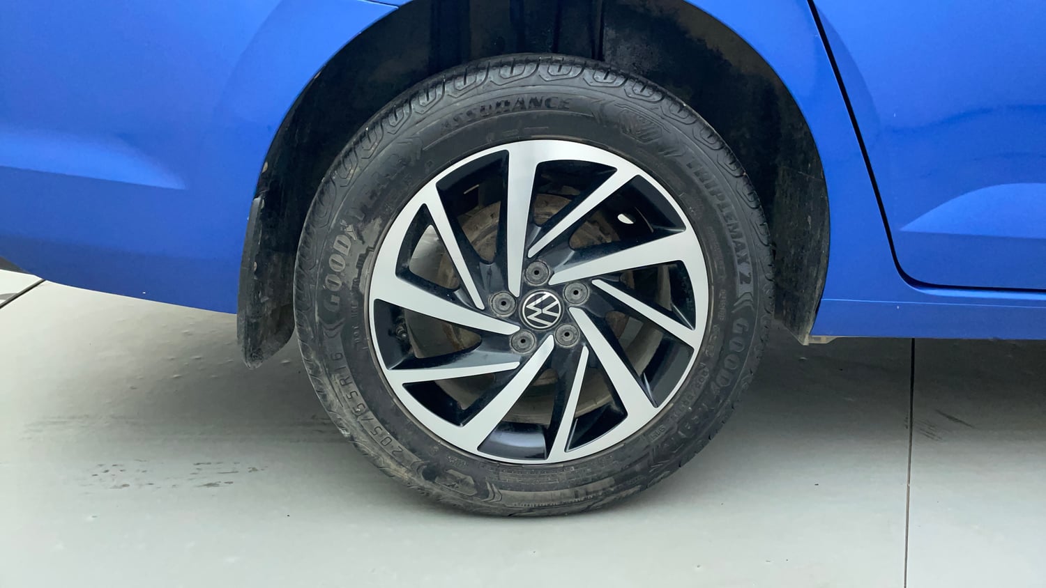 Used 2023 Volkswagen Virtus Topline 1.0 TSI MT Petrol Manual tyres RIGHT REAR TYRE RIM VIEW
