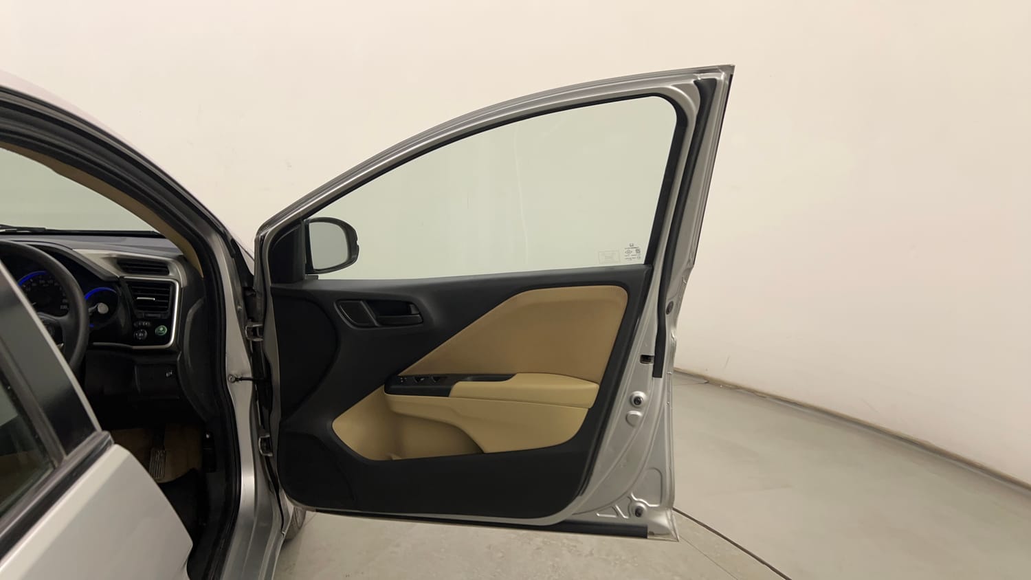 Used 2016 Honda City SV CVT Petrol Automatic interior RIGHT FRONT DOOR OPEN VIEW