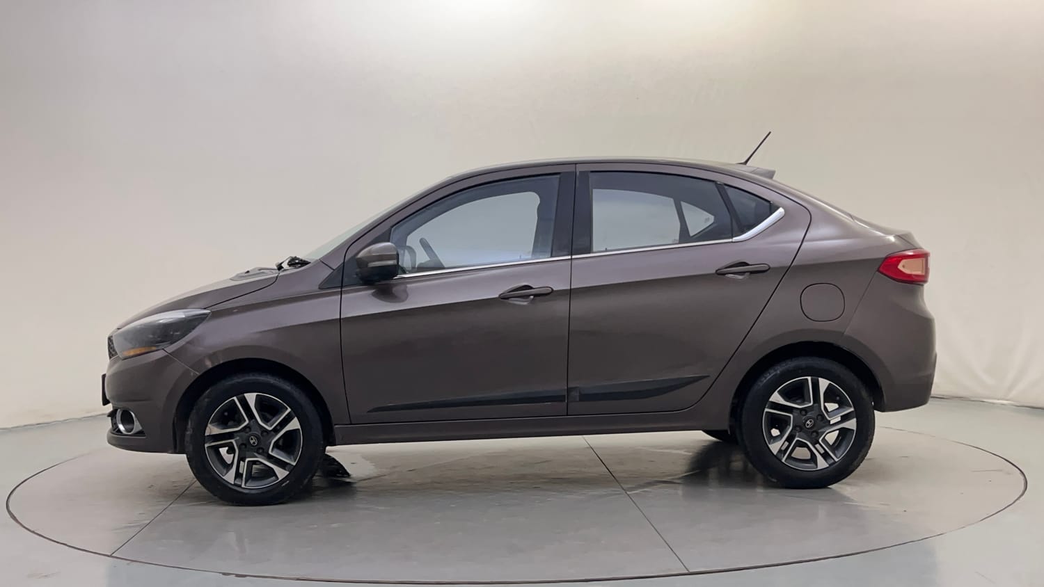 Used 2018 Tata Tigor Revotron XZA Petrol Automatic exterior LEFT SIDE VIEW