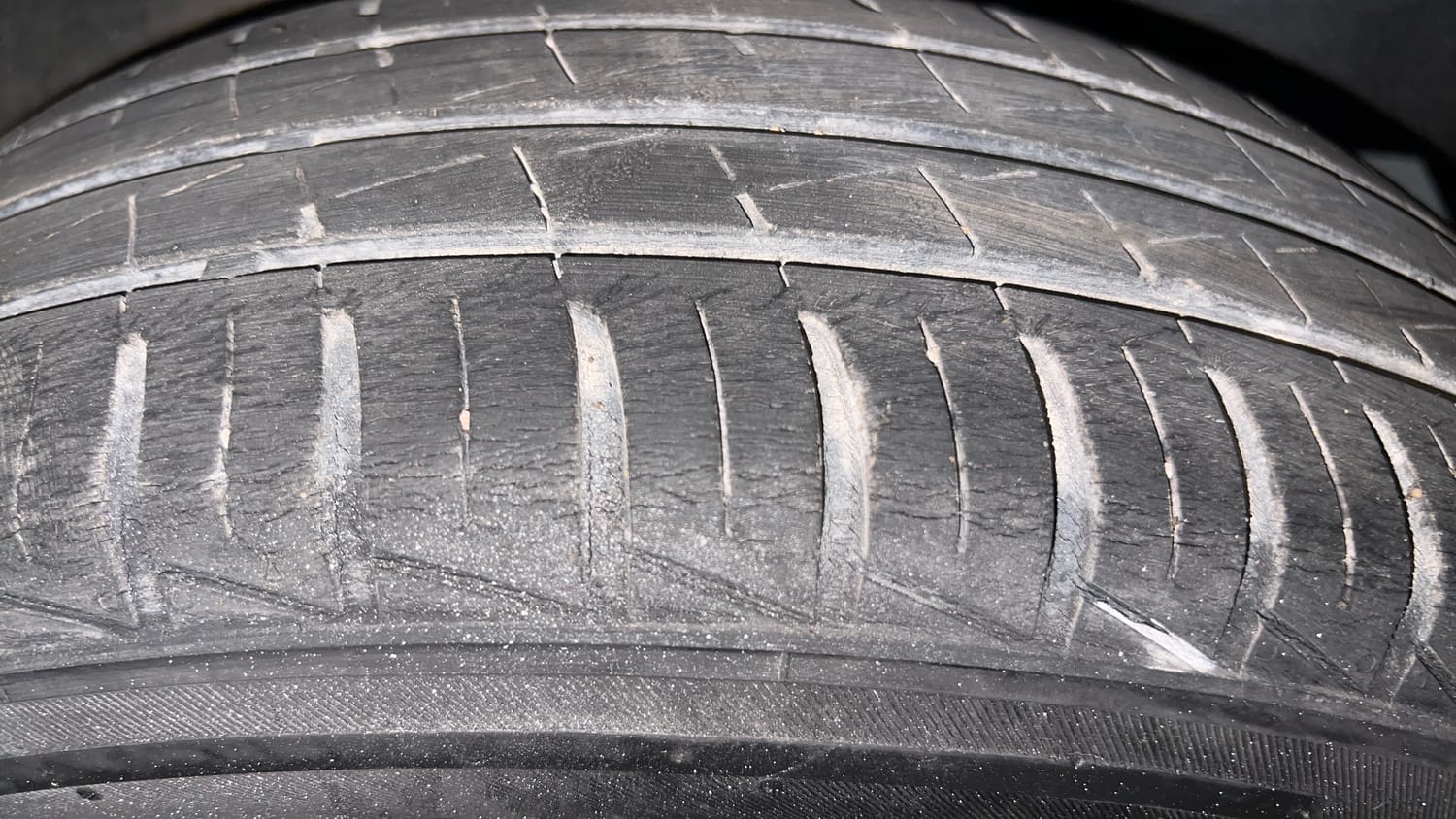 Used 2020 Datsun Redi-GO T(O) 1.0 AMT Petrol Automatic tyres LEFT REAR TYRE TREAD VIEW