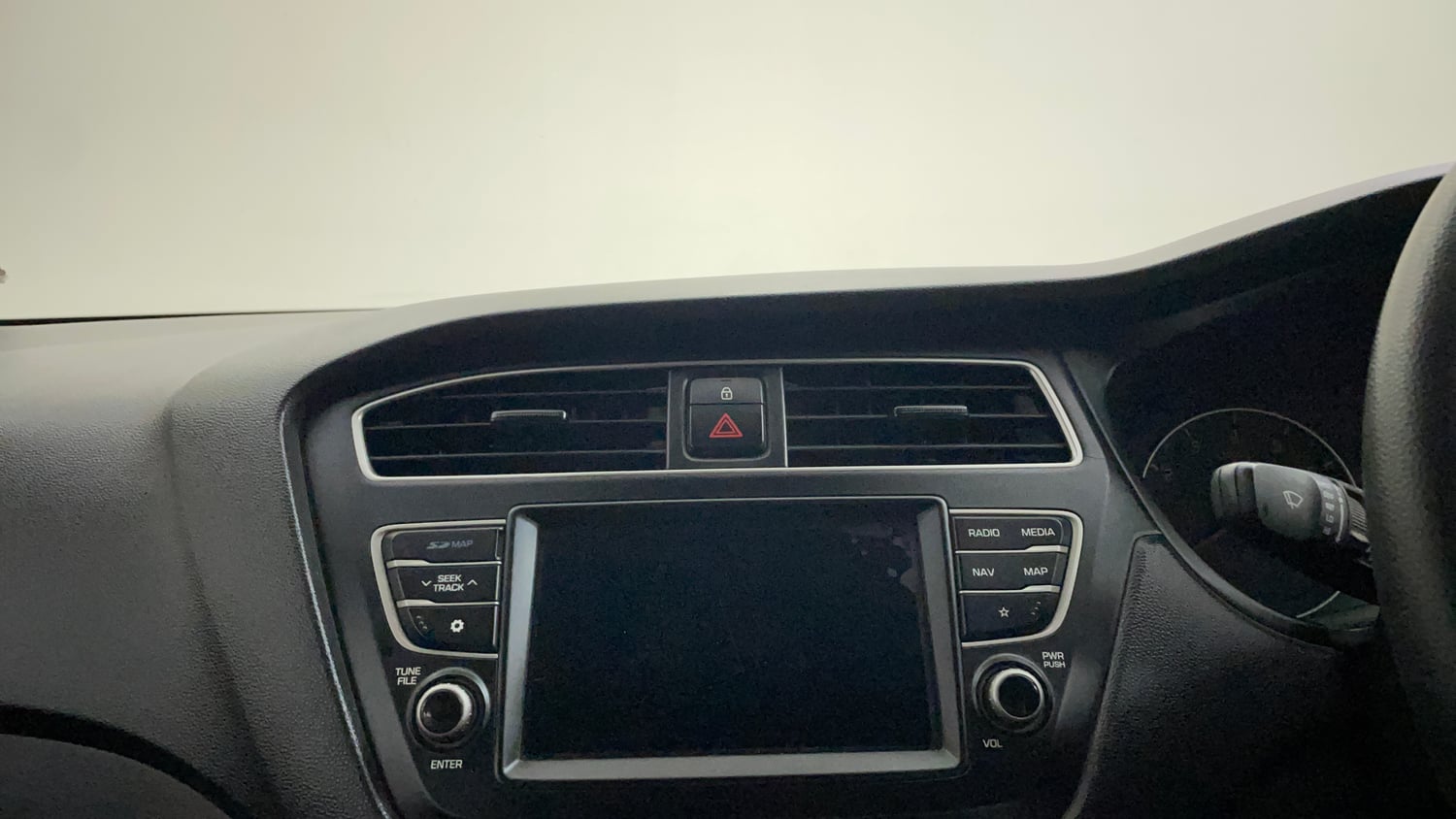 Used 2019 Hyundai Elite i20 Sportz Plus 1.2 Dual Tone Petrol Manual top_features Touch screen infotainment system