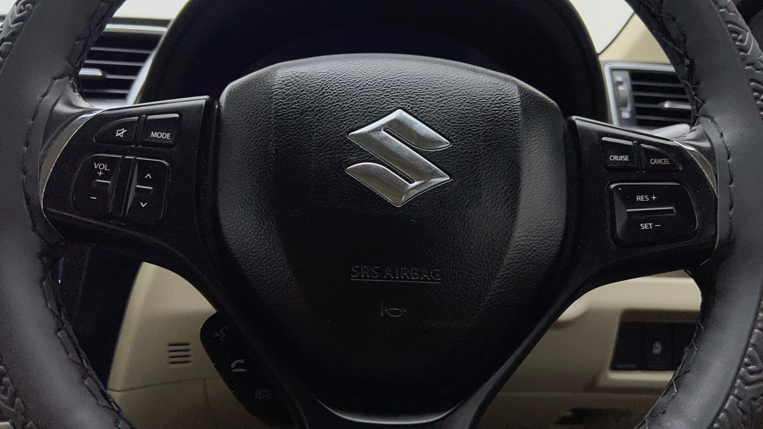 Used 2018 Maruti Suzuki Ciaz Alpha Hybrid 1.5 Petrol Manual top_features Airbags